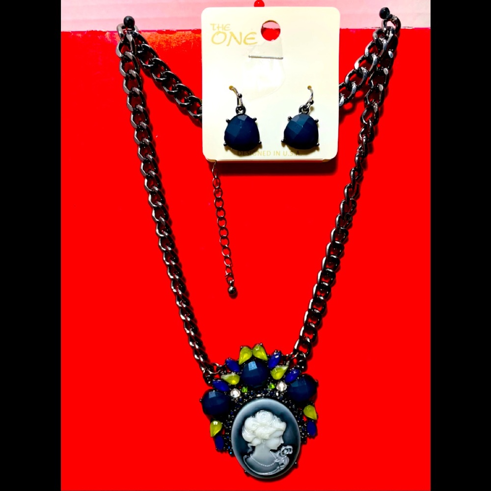 THE ONE Cameo 16" Necklace & Earring Set Costume Jewelry Fashion